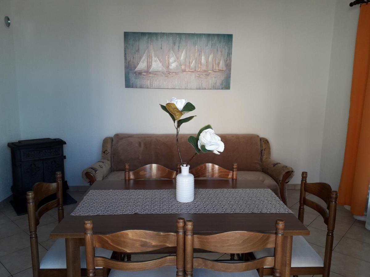 Delfin Apartments Sveti Juraj Eksteriør bilde