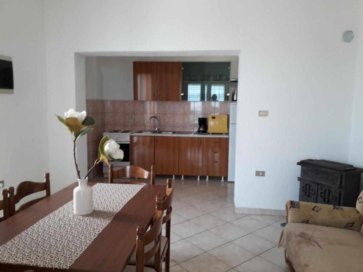 Delfin Apartments Sveti Juraj Eksteriør bilde