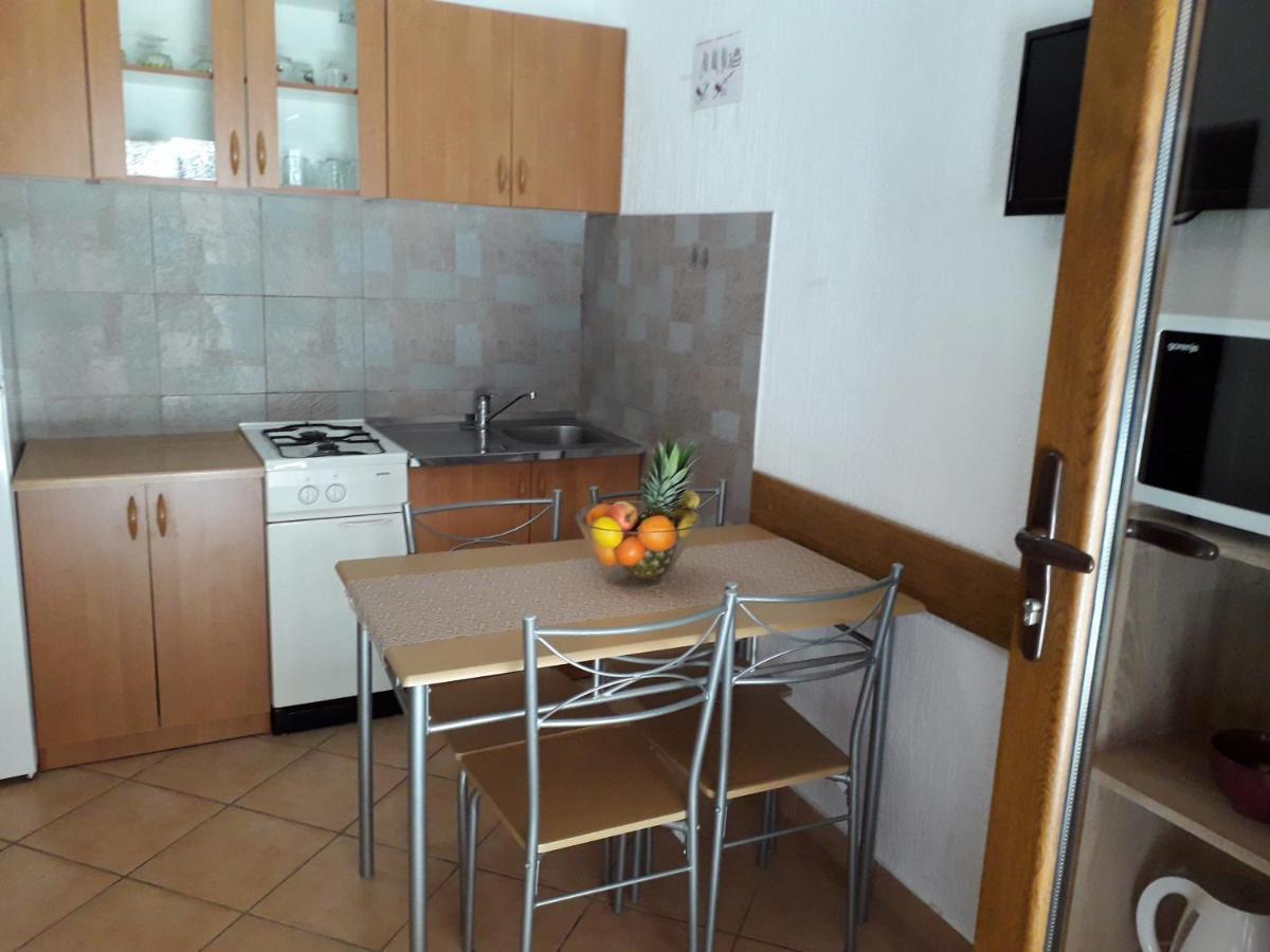 Delfin Apartments Sveti Juraj Eksteriør bilde