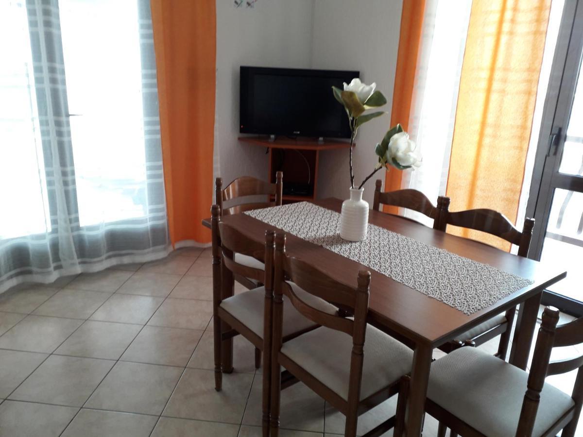 Delfin Apartments Sveti Juraj Eksteriør bilde