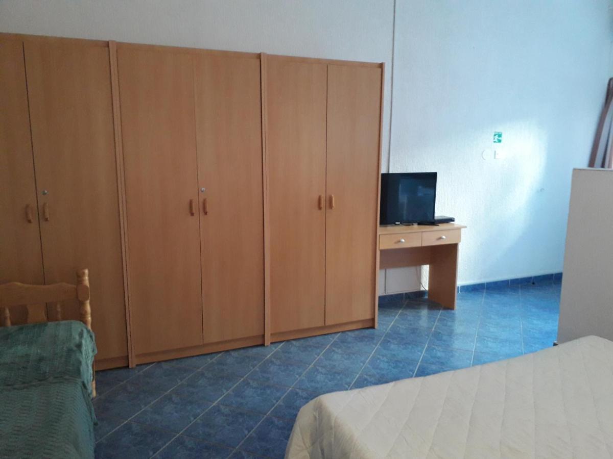Delfin Apartments Sveti Juraj Eksteriør bilde
