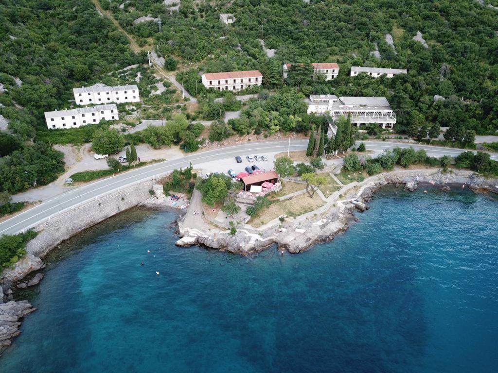 Delfin Apartments Sveti Juraj Eksteriør bilde