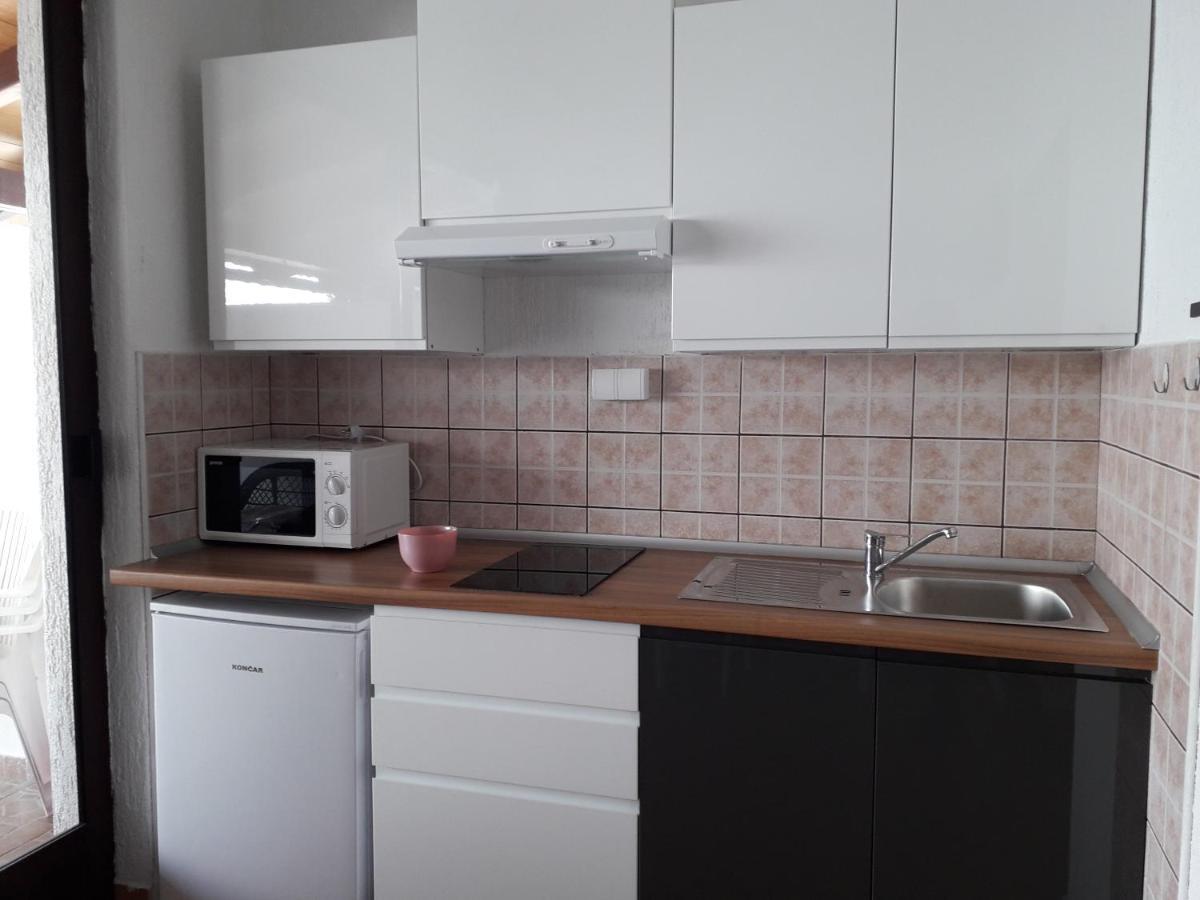 Delfin Apartments Sveti Juraj Eksteriør bilde